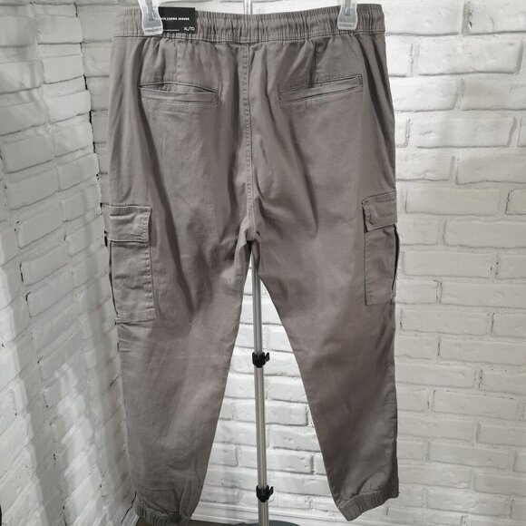 NWT Bluenotes Men's Size XL Dark Grey Elastic & Tie Waist Relaxed Cargo Jogger - Picture 2 of 16